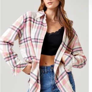 Super cute button up great for fall lightweight and comfortable!